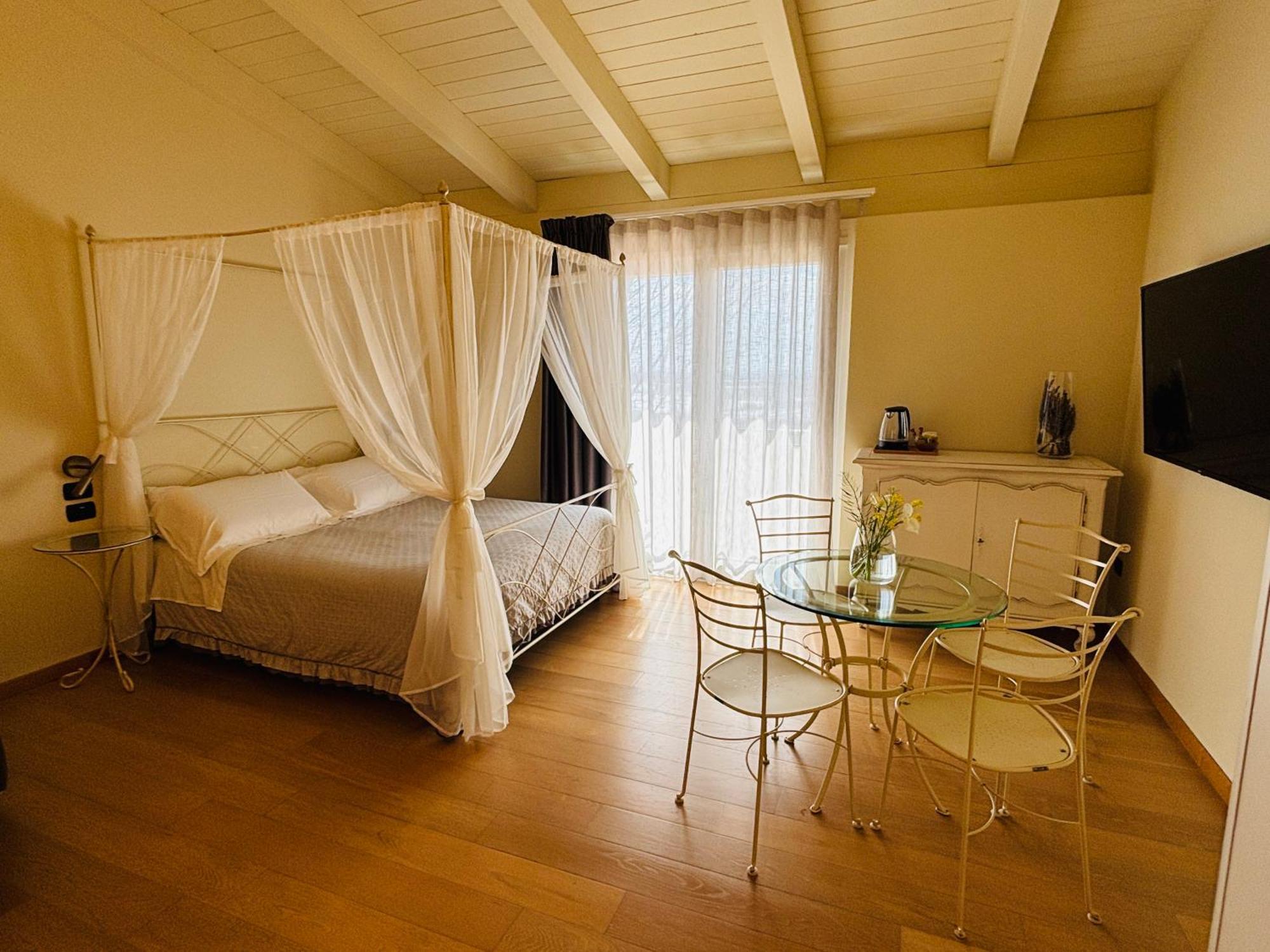 Terra Di Vento Bed and Breakfast Montecorvino Pugliano Eksteriør billede